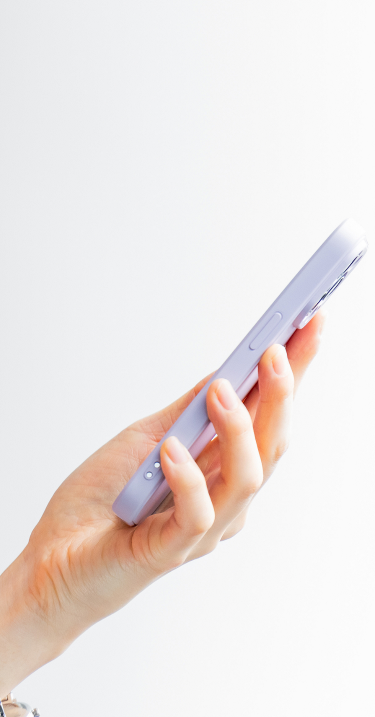 スマホを持つ人たち
