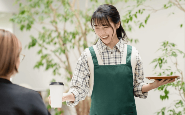 アルバイトをする女性
