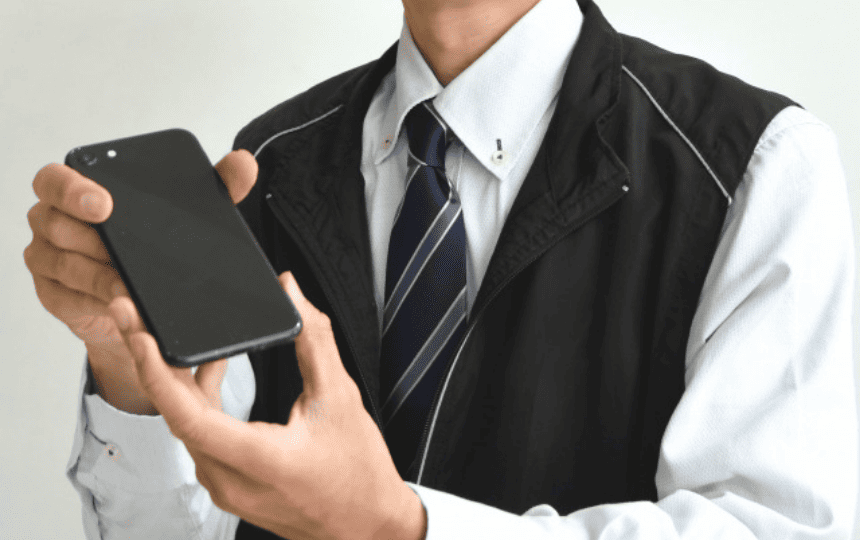 スマホを勧める店員