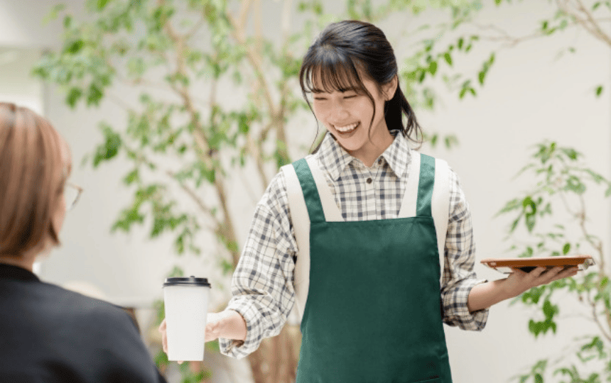 バイトをする女性