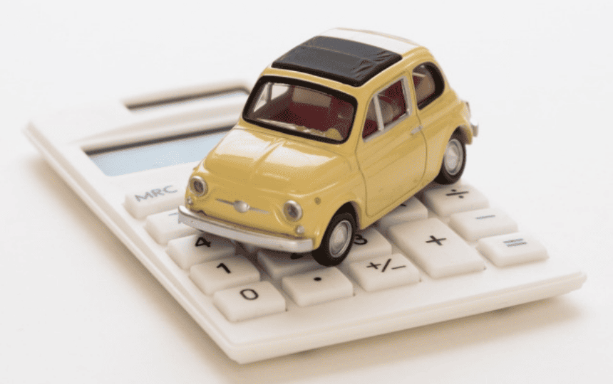 おもちゃの車と電卓