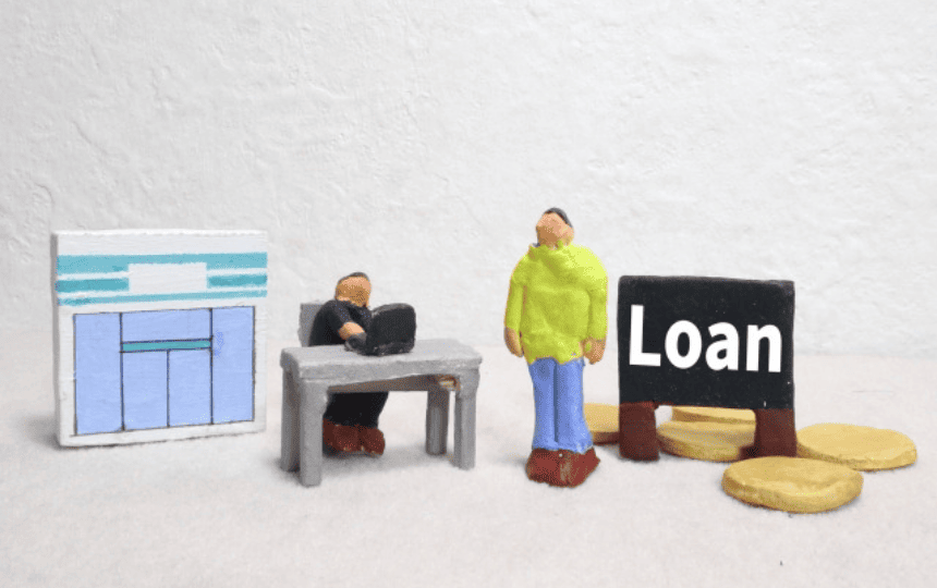 LOANの文字と書かれた粘土細工