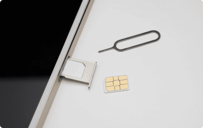 手元の端末に挿入するだけで使えるSIMカード